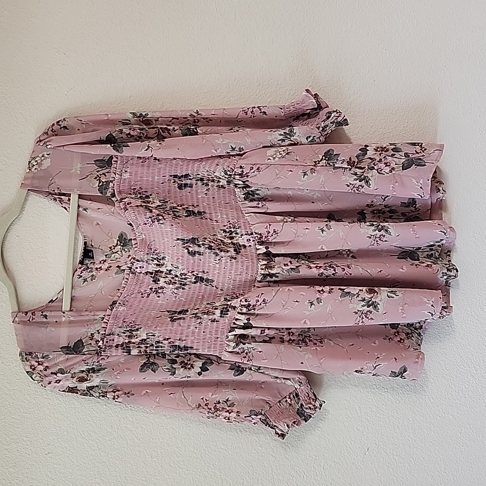 NWOT - Floral blouse